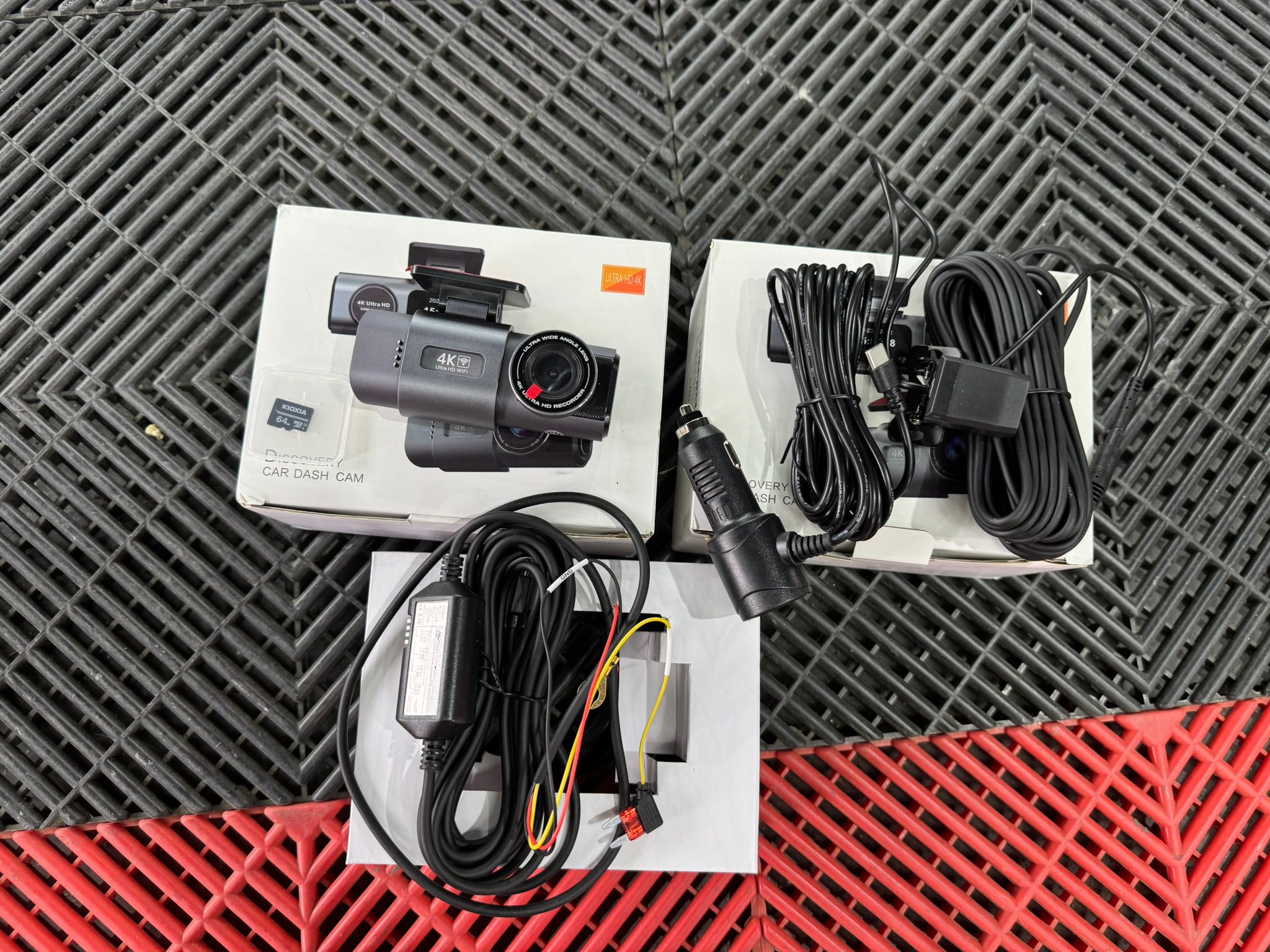 Camera bord 4K + camera spate HD detaliu