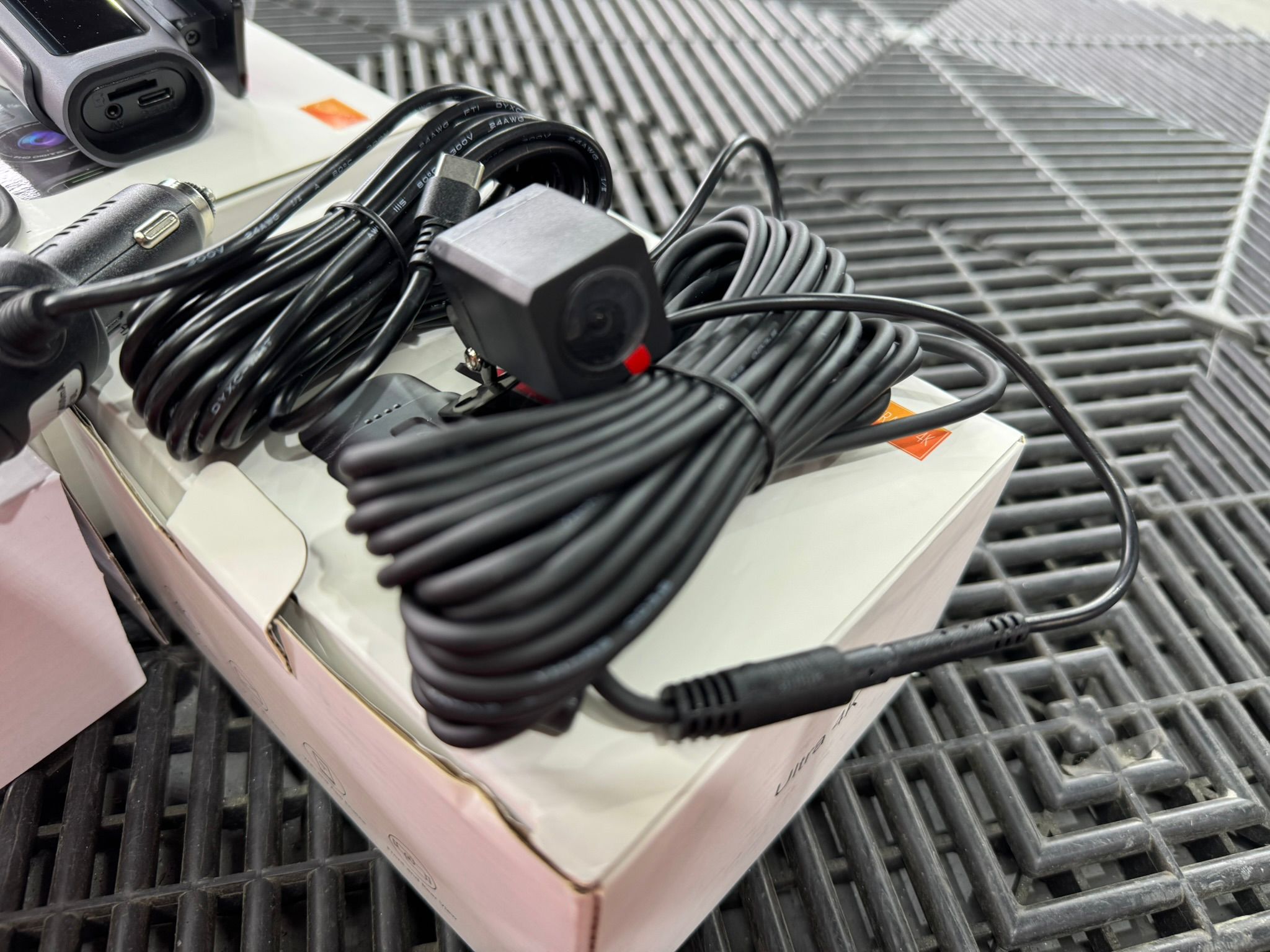 Camera bord 4K + camera spate HD detaliu