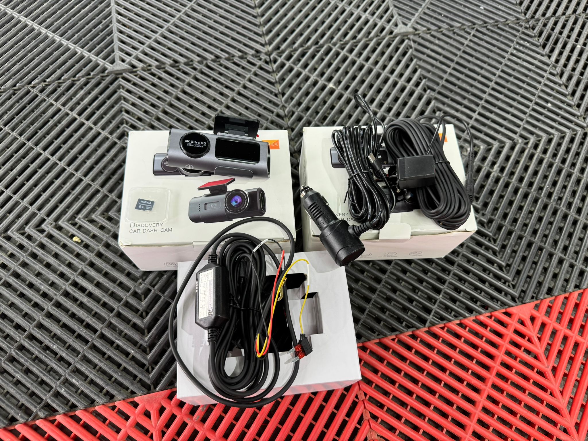 Camera bord 4K + camera spate HD detaliu